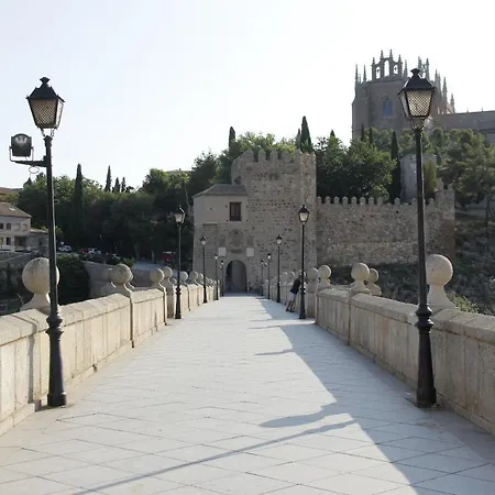 דירה The Bridge House Of טולדו