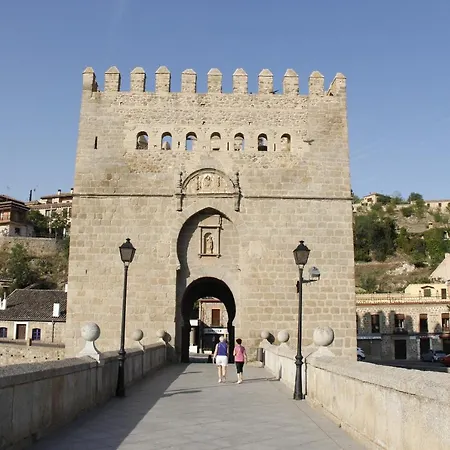 The Bridge House Of דירה *